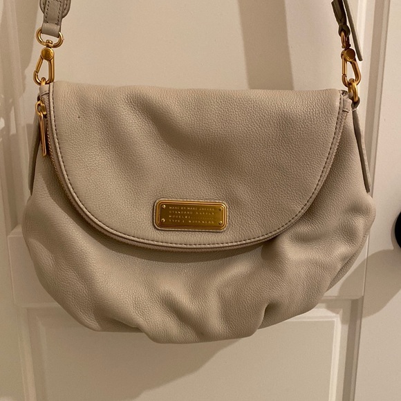 Marc Jacobs Handbags - Marc Jacobs crossbody bag
